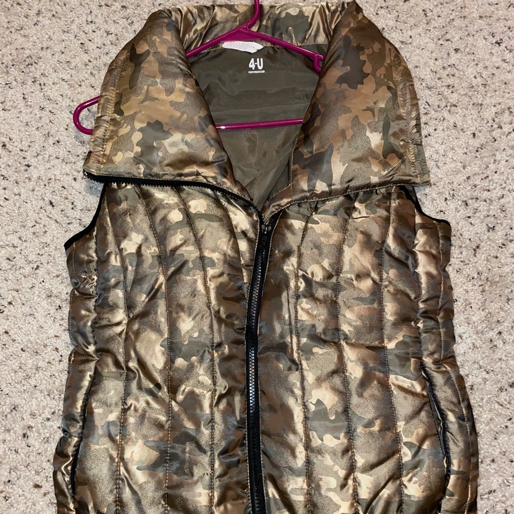 4U Camo Puffer Vest